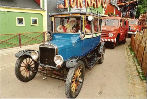 1922 Model T Ford with Santa